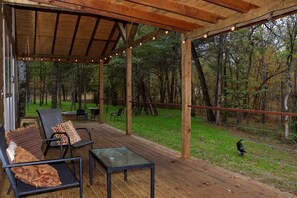 Outdoor dining - Cozy Riverfront Cabin in the Ouachita Forest! (Hodgen)
