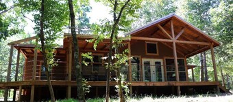 Cozy Riverfront Cabin in the Ouachita Forest!