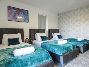 3 habitaciones, decoración personalizada y muebles diferentes 