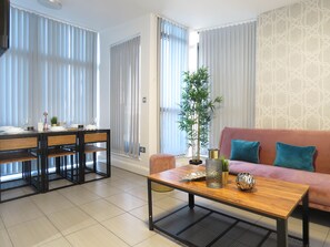 Departamento Deluxe | Área de sala de estar | Smart TV 