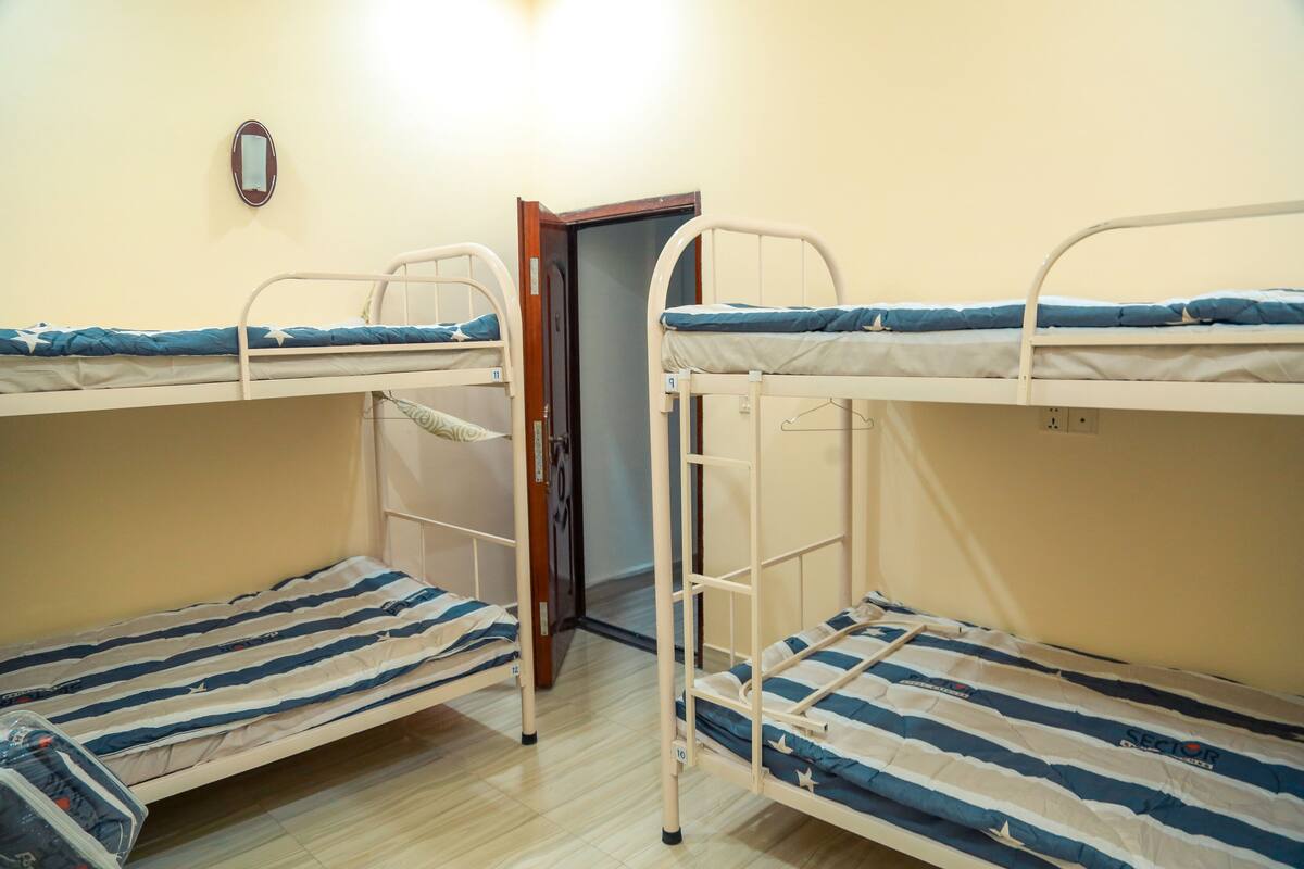 Free WiFi, bed sheets