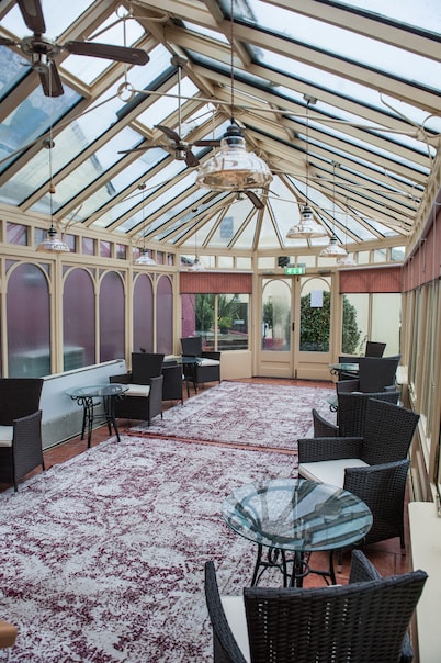 Llanwenarth Hotel & Riverside Restaurant