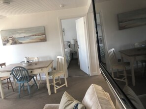 TV, DVD player, books - Lundy - overlooking Port Isaac Bay beautiful apartment with Sea Views & parking (Port Isaac)