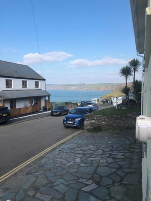 Property grounds - Lundy - overlooking Port Isaac Bay beautiful apartment with Sea Views & parking (Port Isaac)