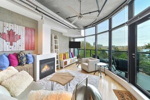 TV, offices - Harbourview Executive Condo (Victoria)