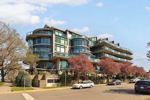 Exterior - Harbourview Executive Condo (Victoria)