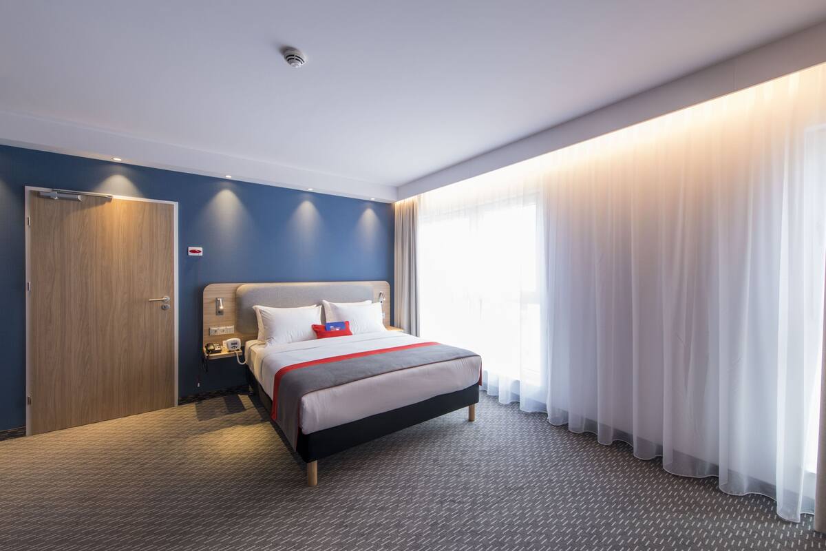 Standard Room, 1 Double Bed, Accessible (Free Breakfast) | In-room safe, laptop workspace, blackout curtains, soundproofing