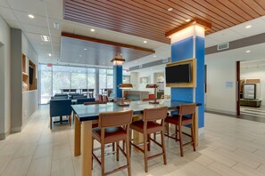 Free daily on-the-go breakfast  - Holiday Inn Express & Suites Roanoke – Civic Center by IHG (Roanoke)