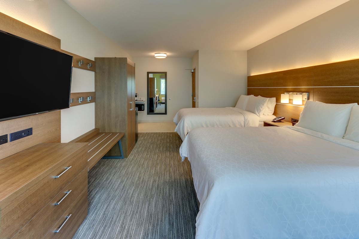 1 bedroom, hypo-allergenic bedding, in-room safe, desk