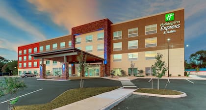 Holiday Inn Express & Suites Roanoke – Civic Center by IHG