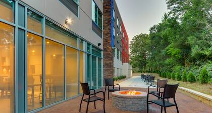 Holiday Inn Express & Suites Roanoke – Civic Center by IHG