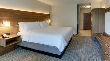 Hypo-allergenic bedding, in-room safe, desk, laptop workspace