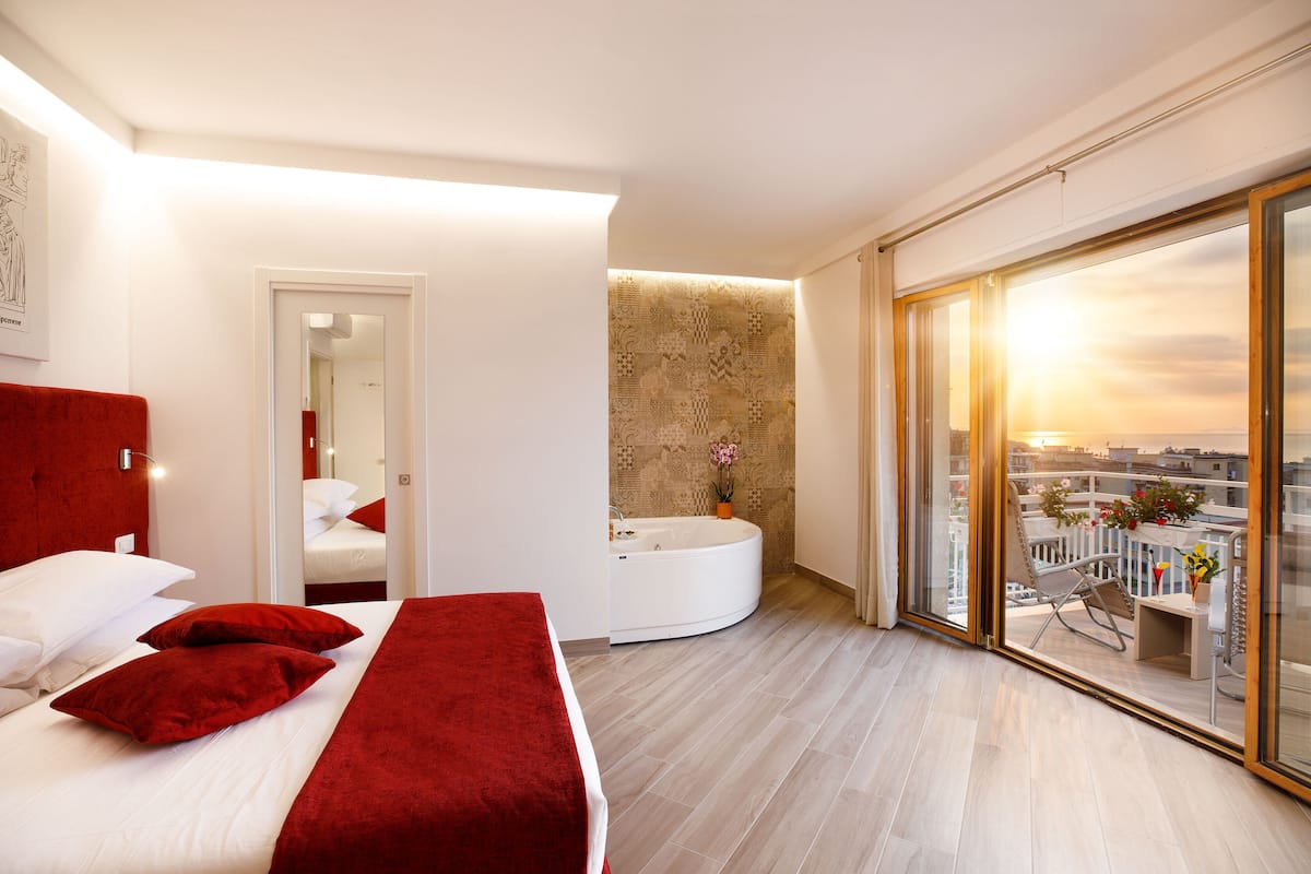 Junior Suite, Sea View | 1 bedroom, minibar, in-room safe, desk