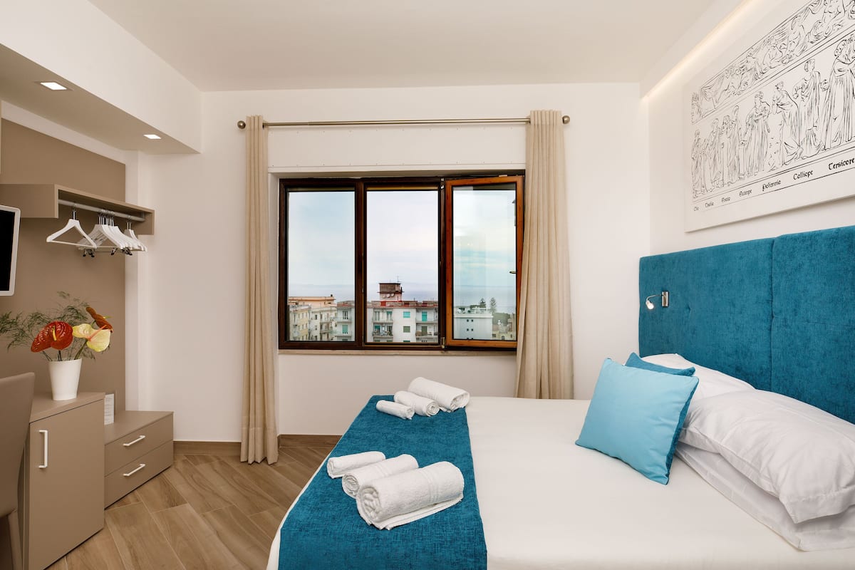 Superior Double Room, Sea View | 1 bedroom, minibar, in-room safe, desk