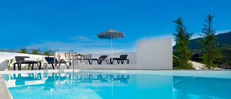 Outdoor pool, pool umbrellas, sun loungers