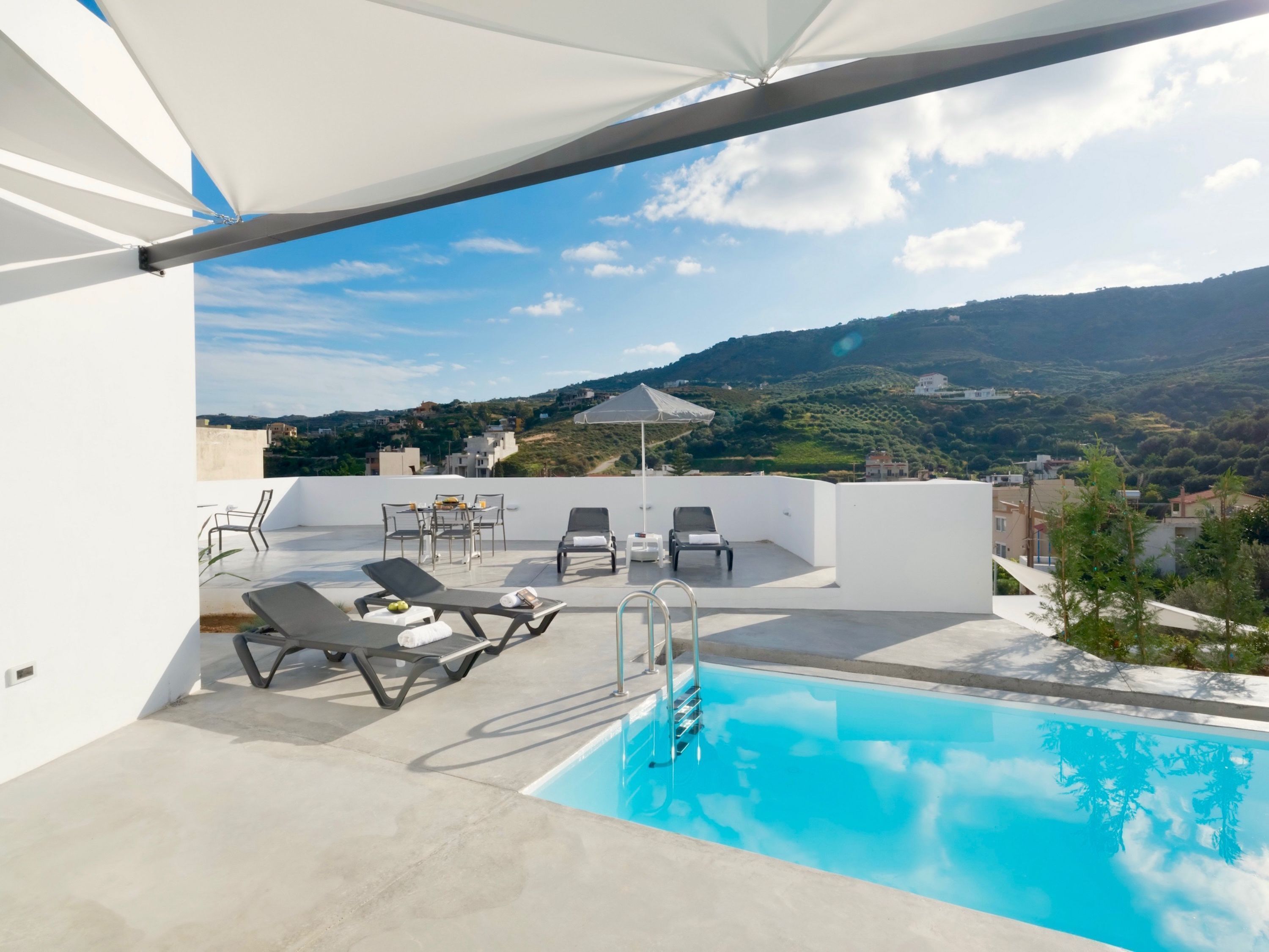 Outdoor pool, pool umbrellas, sun loungers