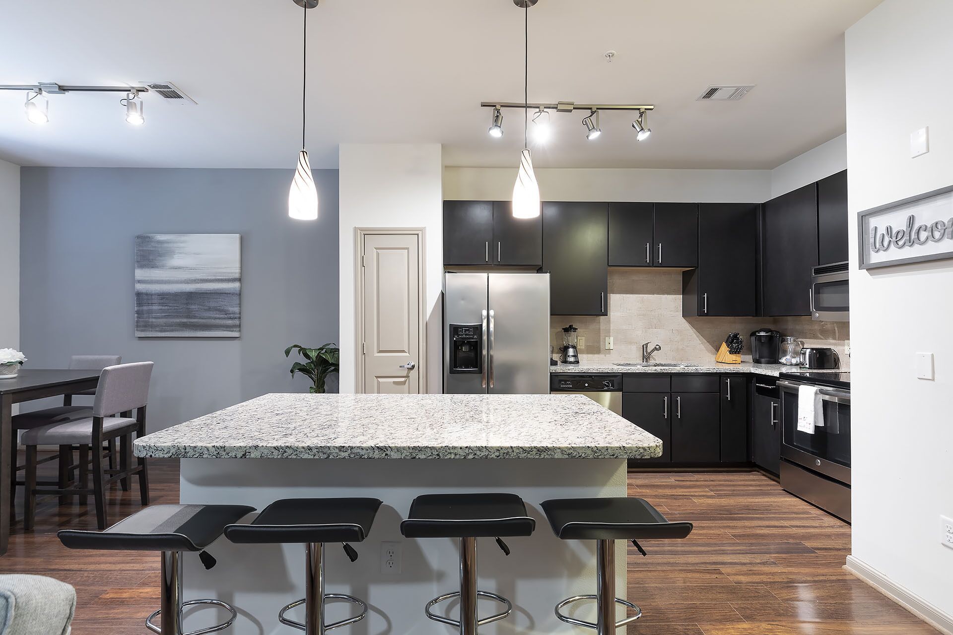 Luxury Apartment, 1 Queen Bed with Sofa bed | Private kitchen | Full-sized fridge, microwave, oven, stovetop