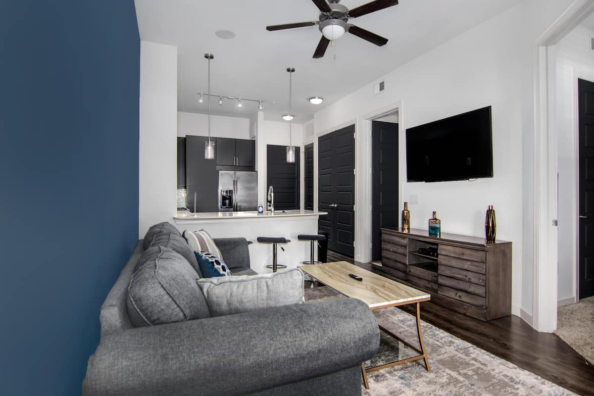Senior Single Room | Living area | 50-cm TV with cable channels, Netflix, streaming services