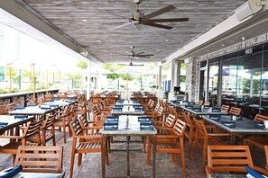 Kolam renang outdoor