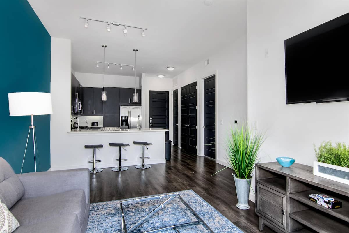 Signature Single Room | Living area | 50-cm TV with cable channels, Netflix, streaming services
