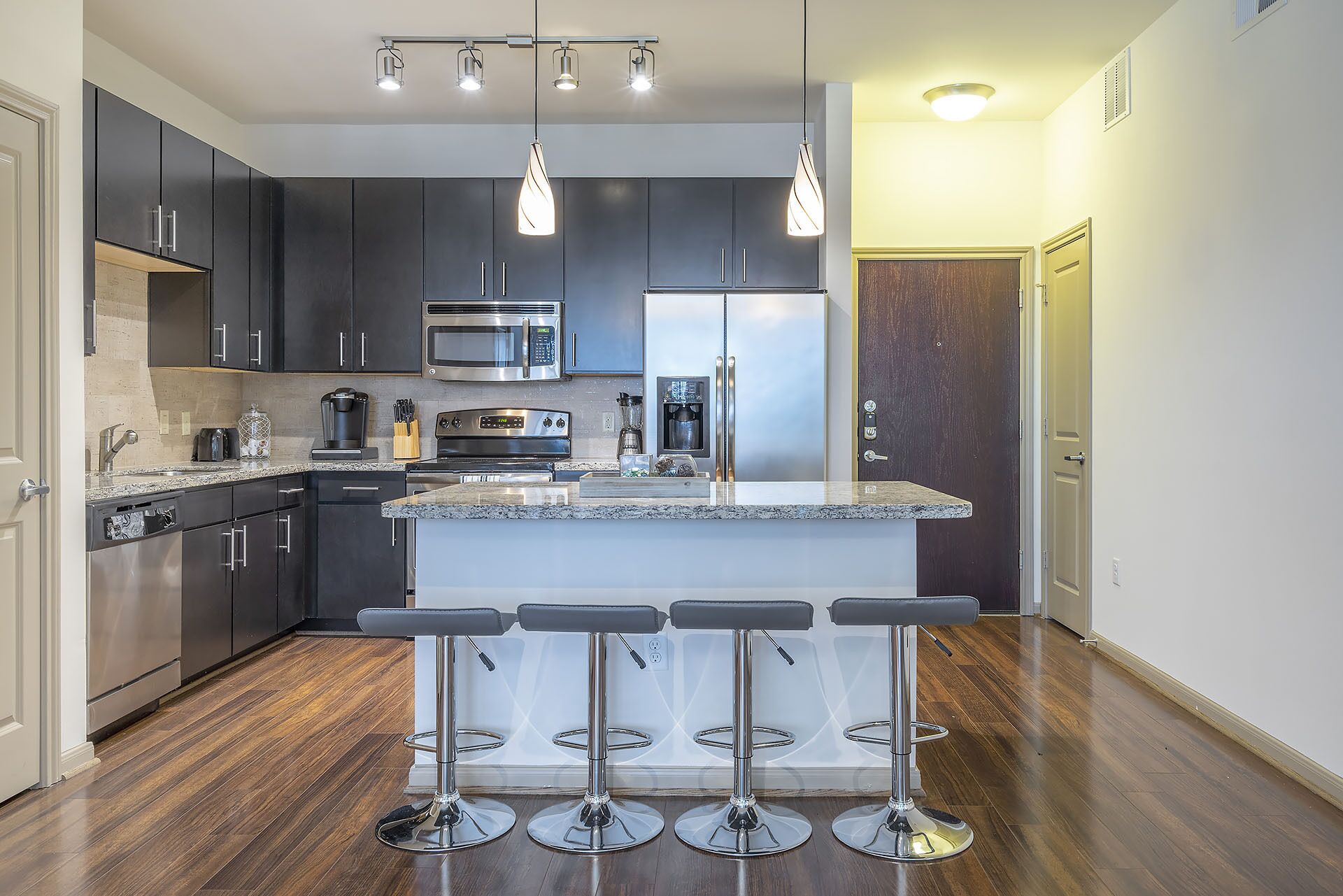 Luxury Apartment, 1 Bedroom (1 Bedroom) | Private kitchen | Full-size fridge, microwave, oven, stovetop