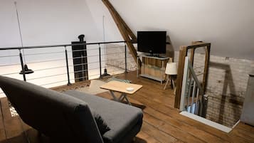 Honeymoon Loft | 1 bedroom, in-room safe, soundproofing, travel crib