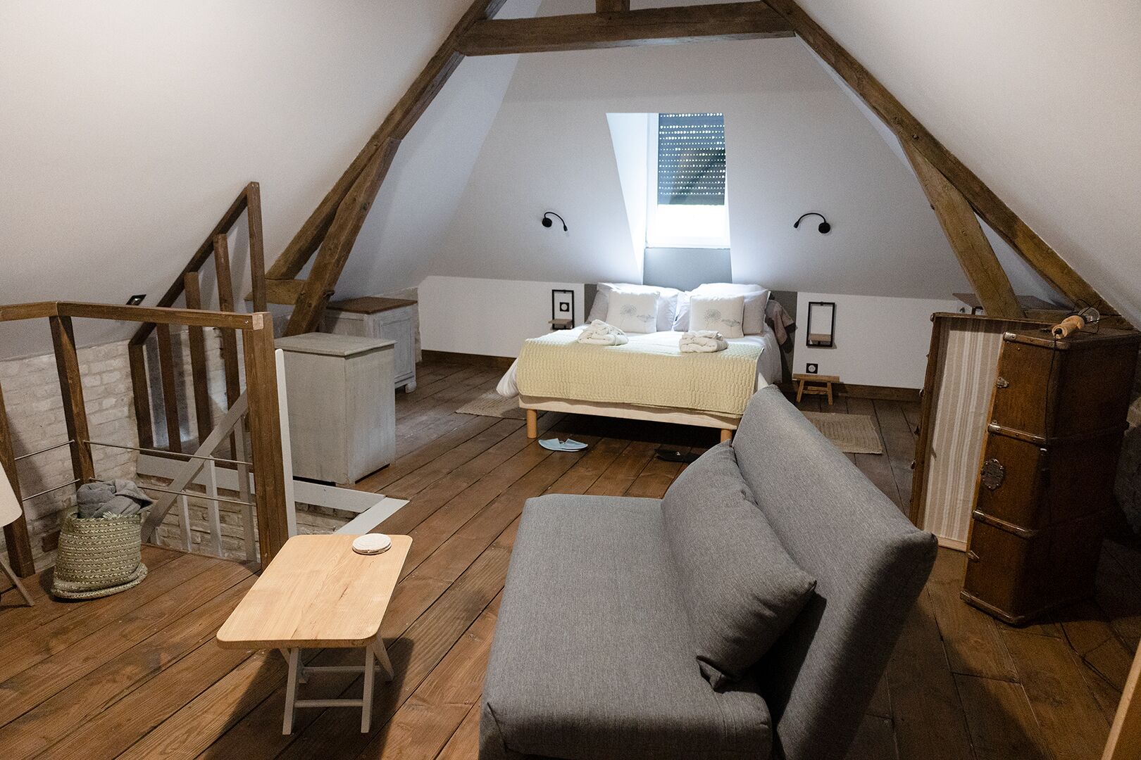 Honeymoon Loft | In-room safe, soundproofing, travel crib, free WiFi