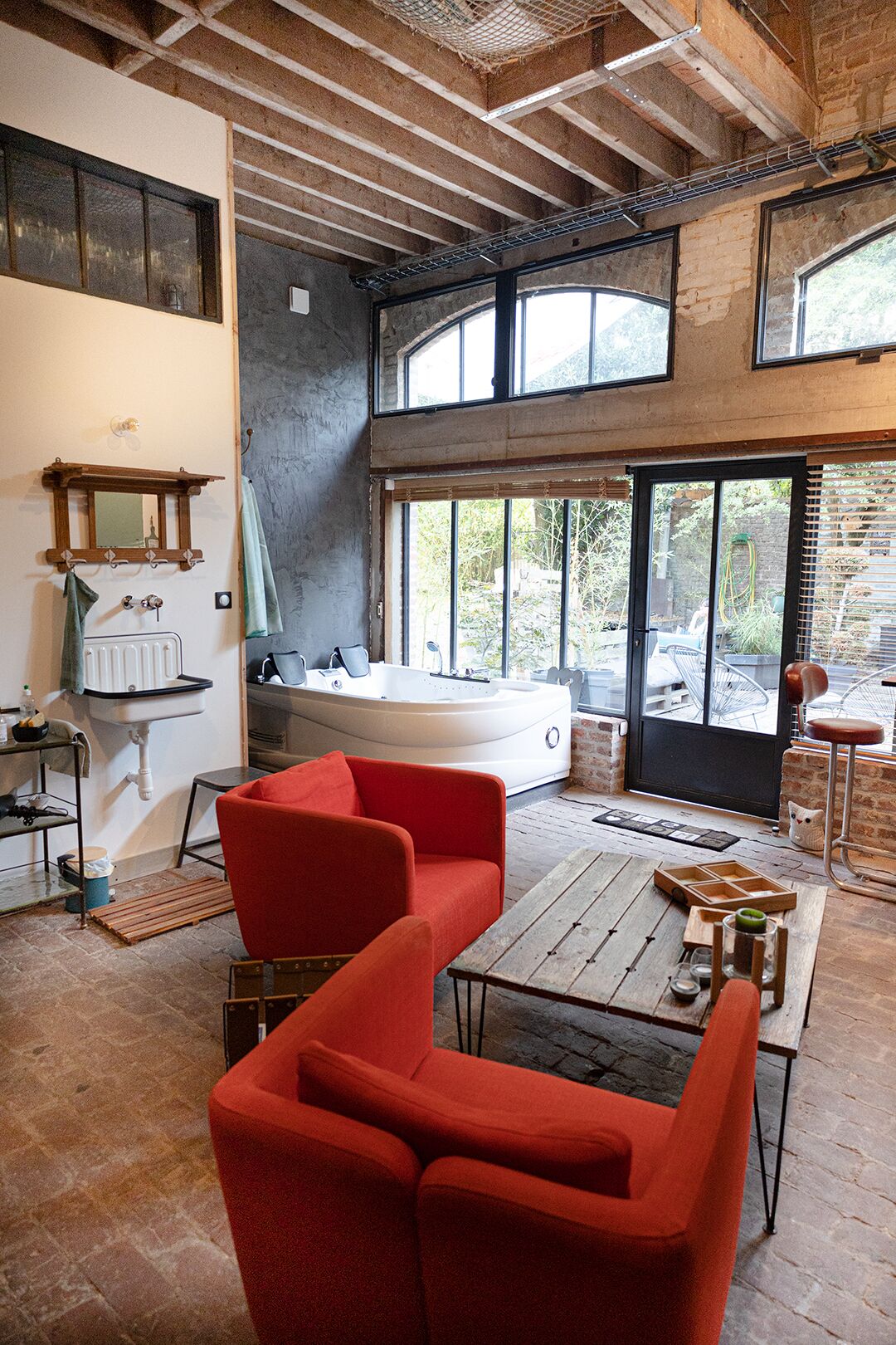 Honeymoon Loft | In-room safe, soundproofing, travel crib, free WiFi