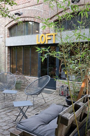 Caja de seguridad en la habitación y sistema de insonorización 