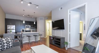 Luxurious - King BED - MED Center Fully Equipped Condo