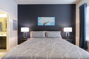 1 kamar tidur, setrika/meja setrika, dan seprai linen
