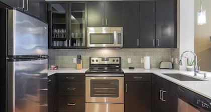 Luxury Med Center Fully Equipped King Sized Bed Condos