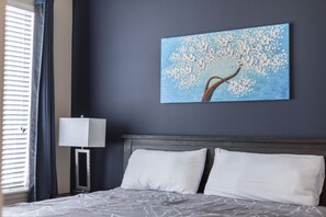 1 habitación, decoración personalizada y muebles diferentes 