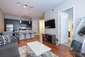 TV - Luxury Med Center Fully Equipped King Sized Bed Condos (Houston)