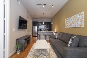 TV - Luxurious King BED MED Center Fully Equipped Condo (Houston)