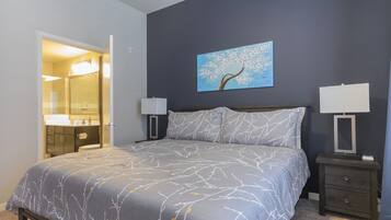 1 kamar tidur, setrika/meja setrika, dan seprai linen