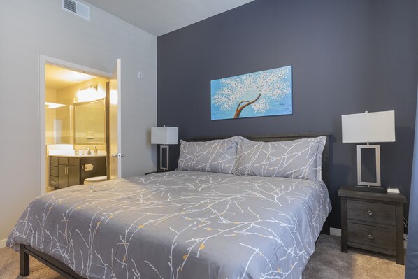1 bedroom, iron/ironing board, bed sheets - Luxurious King Sized BED MED Center Fully Equipped Condo (Houston)