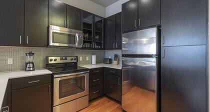 Luxurious King Sized BED MED Center Fully Equipped Condo