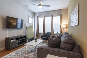 TV - Luxurious King Sized BED MED Center Fully Equipped Condo (Houston)