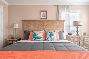 3 Schlafzimmer, Schreibtisch, Bügeleisen/Bügelbrett, Reisekinderbett
