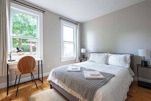 5 bedrooms, desk, iron/ironing board, WiFi