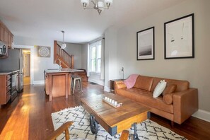 TV - Beautiful & Large 5 Bed/2 Bath - Great For Families & Groups - Near Everything (Columbus)