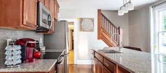 Beautiful & Large 5 Bed/2 Bath - Great For Families & Groups - Near Everything