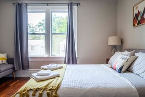 5 عدّة غرف نوم ومكتب ومكواة/لوح كي وخدمة الإنترنت