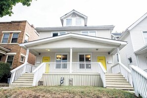 تفاصيل الفندق من الخارج