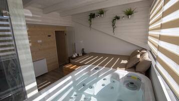 Couples treatment rooms, body treatments, aromatherapy, Swedish massages
