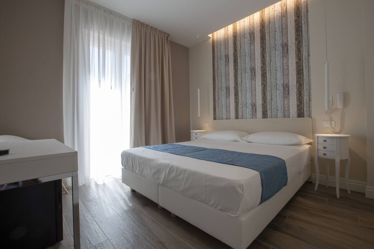 Hypoallergeen beddengoed, bedden met traagschuimmatrassen, een minibar