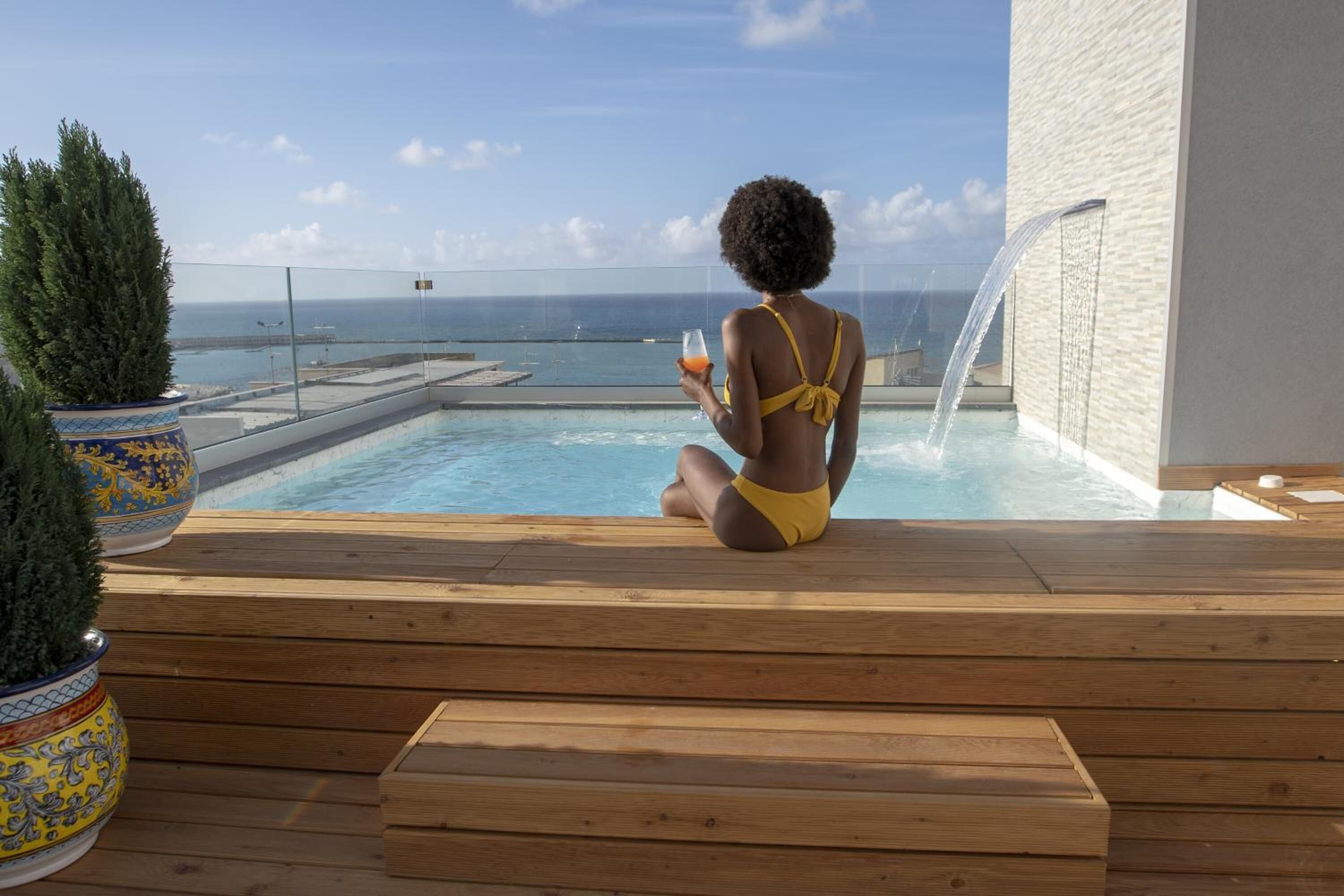 Couples treatment rooms, body treatments, aromatherapy, Swedish massages