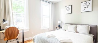 Modern & Large House ❤️  10 Bed / 4 Bath / 2 Kitchens | Host 26 Guests