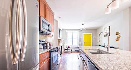 Modern & Large House ❤️ 10 Bed / 4 Bath / 2 Kitchens | Host 26 Guests